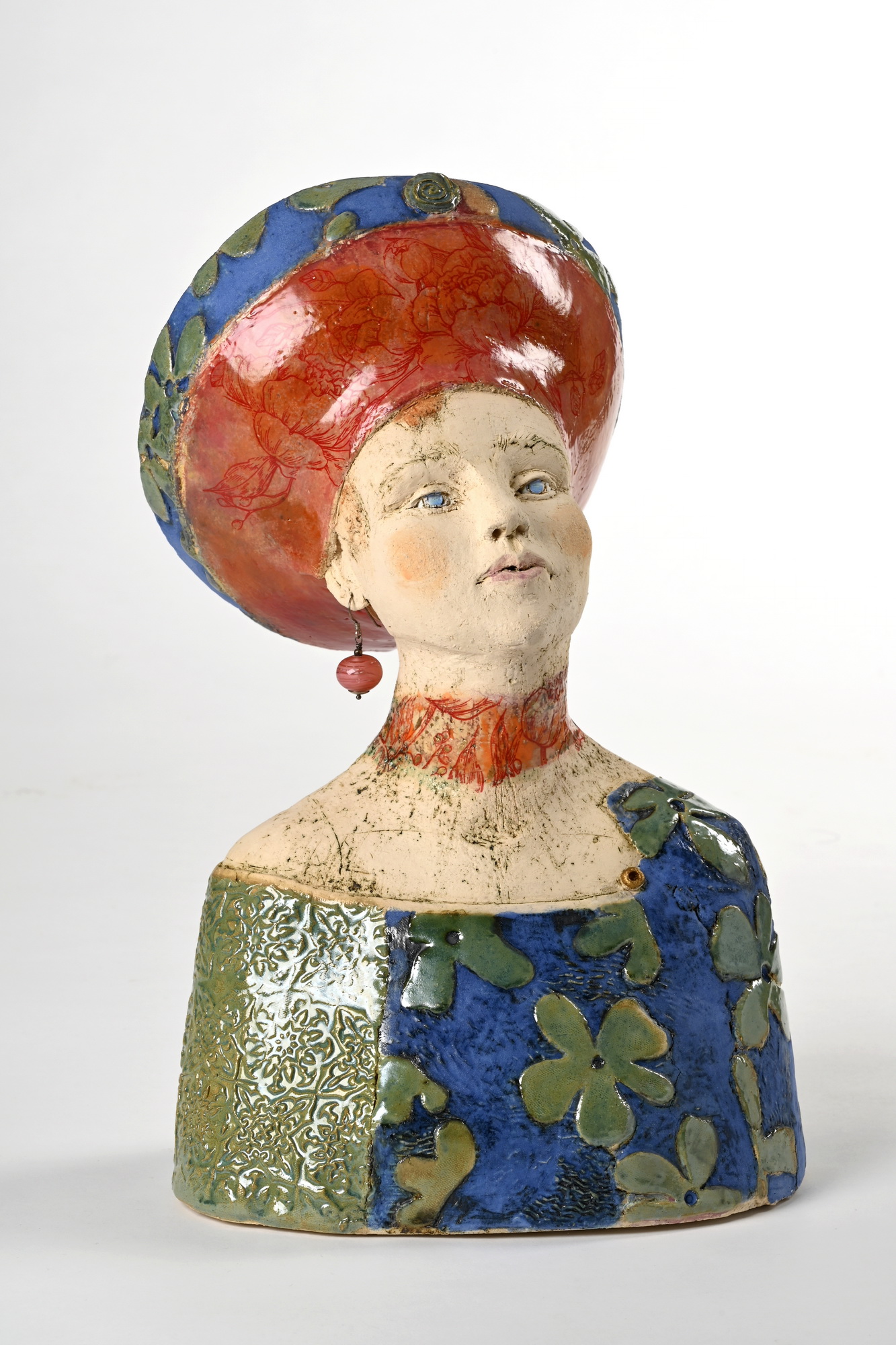A HAT FULL OF DREAMS 2 - Büste aus Keramik – Bild 2