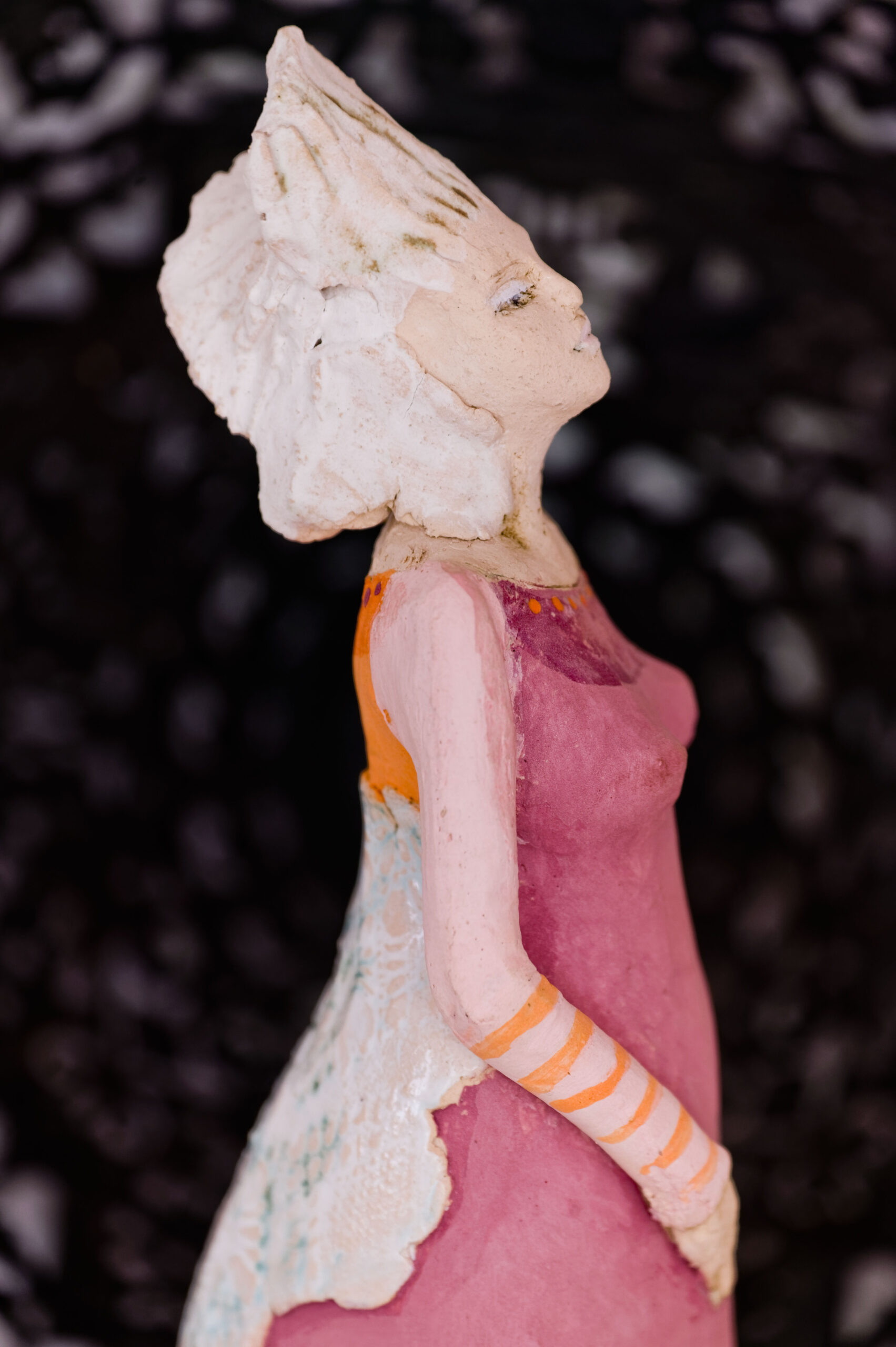 Skulpturen aus Keramik GIRL ROSA ORANGE – Bild 5