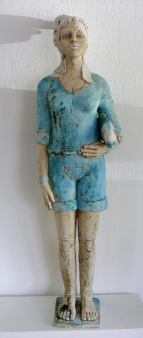 Skulptur aus Ton Frau mit Fisch unter dem Arm