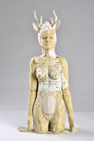 Skulptur aus Keramik, Frau mit Hirschgeweih